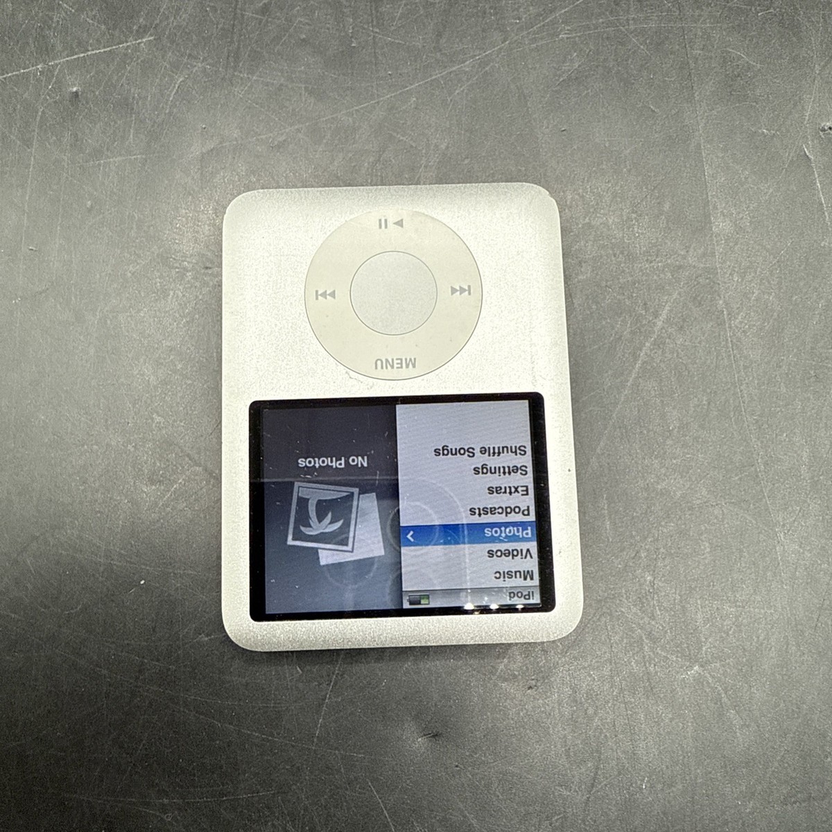 Apple iPod Nano ONLY 3rd Gen 4GB Silver A1236 Digital Music Player