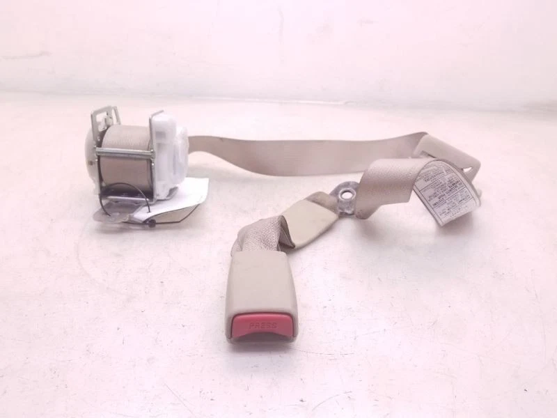 Toyota Avalon 2005 montaje de cinturón de seguridad y hebilla montado en el centro trasero Foto 2 de 4