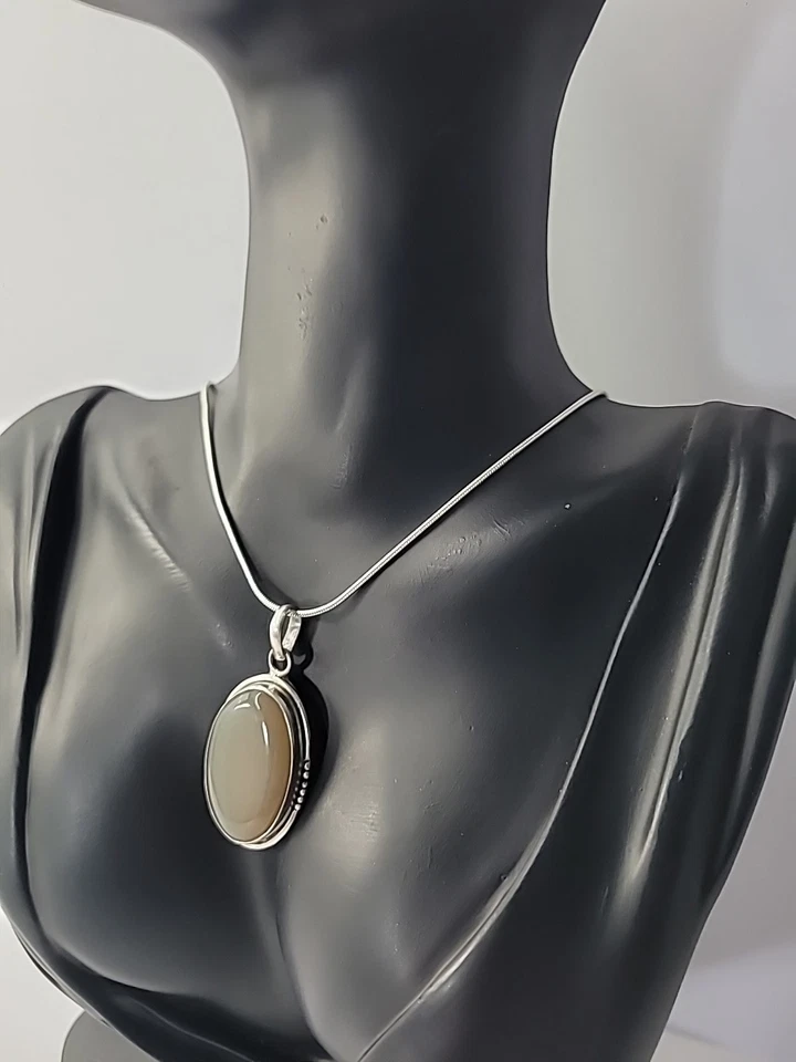 Collar colgante vintage de plata esterlina piedra calcedonia gris cadena cuerda ovalada Foto 3 de 4
