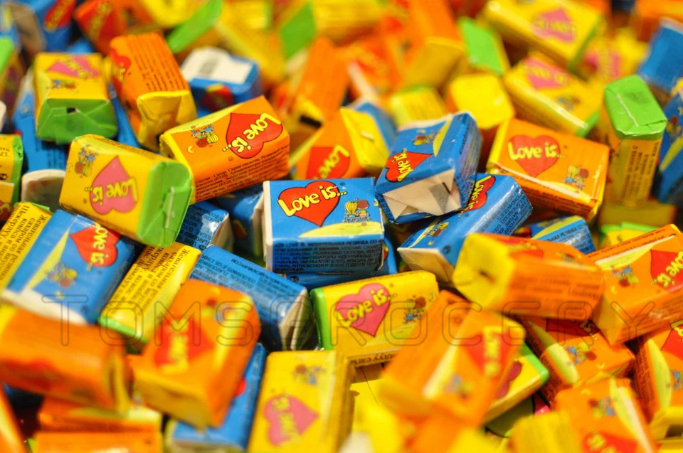 LOVE IS BUBBLE GUM Dulces Retro Originales Fechas de Caducidad Frescas - Imagen 1 de 1