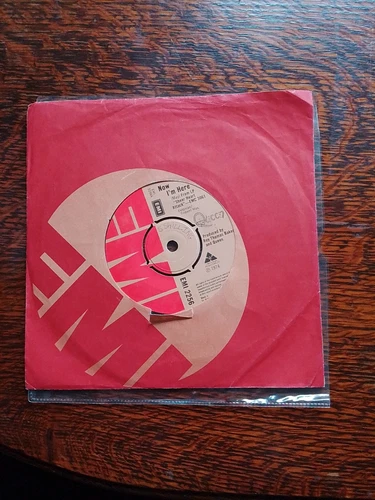 QUEEN - Now I'm Here - 7" Single (UK EMI) 1974 - EXCELLENT CONDITION RECORD