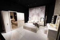Schlafzimmer-Set In Beige Aus Holz Mit Modernem Design