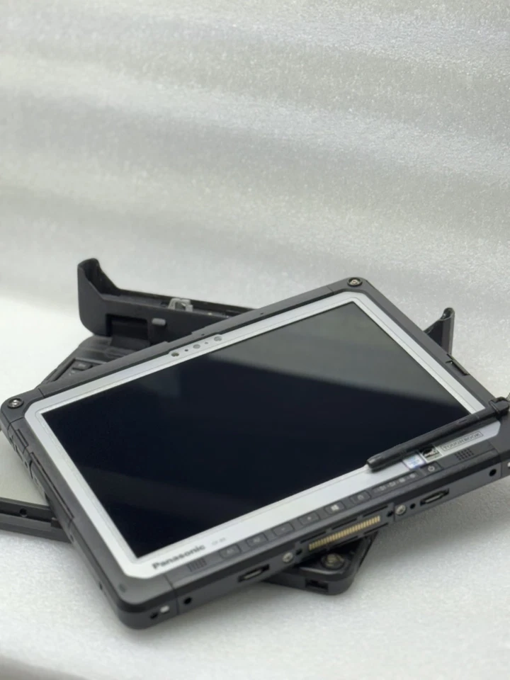 Panasonic Toughbook CF-33 | 16GB RAM 512GB SSD | Win 11 Pro Rugged Detachable - Image 3 of 4