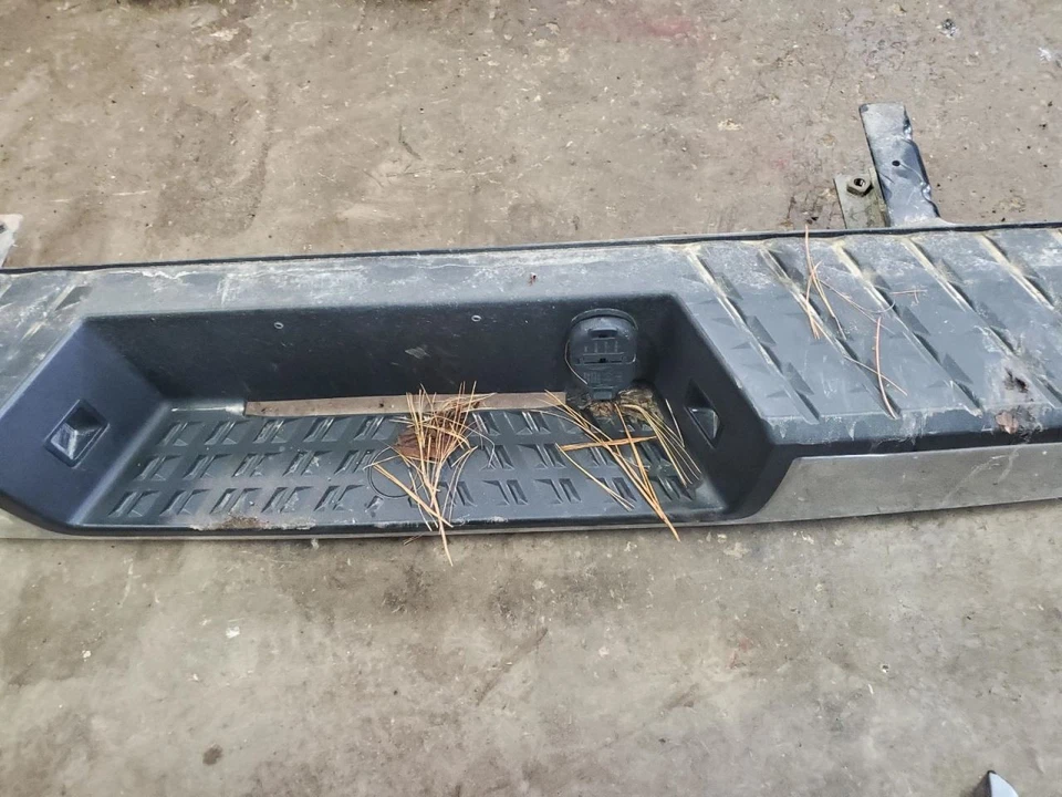 (SOLO RECOGIDA LOCAL) Parachoques trasero cromado sin asistencia de estacionamiento compatible con 16-19 TITAN XD 1 Foto 2 de 4