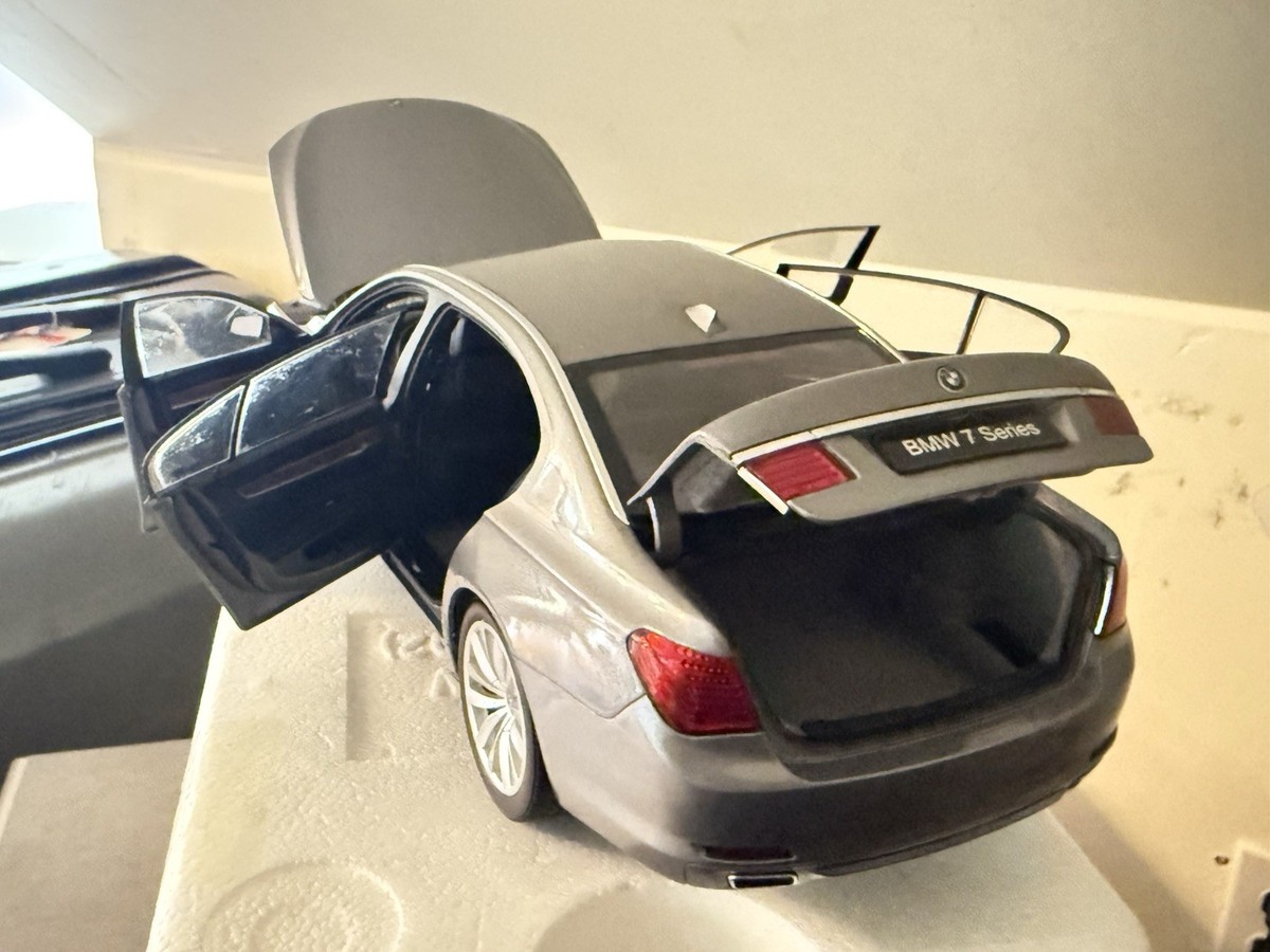 1/18 Kyosho BMW 750Li (F02) Metallic Grey | eBay