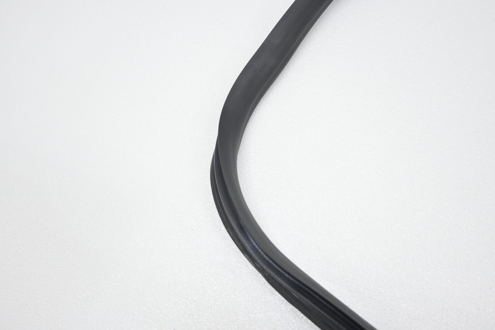 Maserati Ghibli 2014-2020 FRONT+RIGHT Weatherstrip P/N 1130057