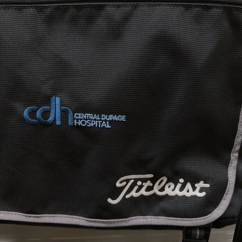 Bolso Mensajero Titleist Negro Laptop Correa para el Hombro Central Dupage Hospital Foto 3 de 4