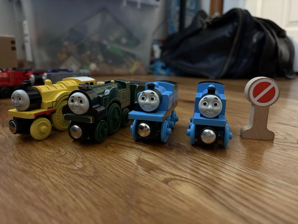 Lote de trenes de madera Thomas and Friends Foto 3 de 4