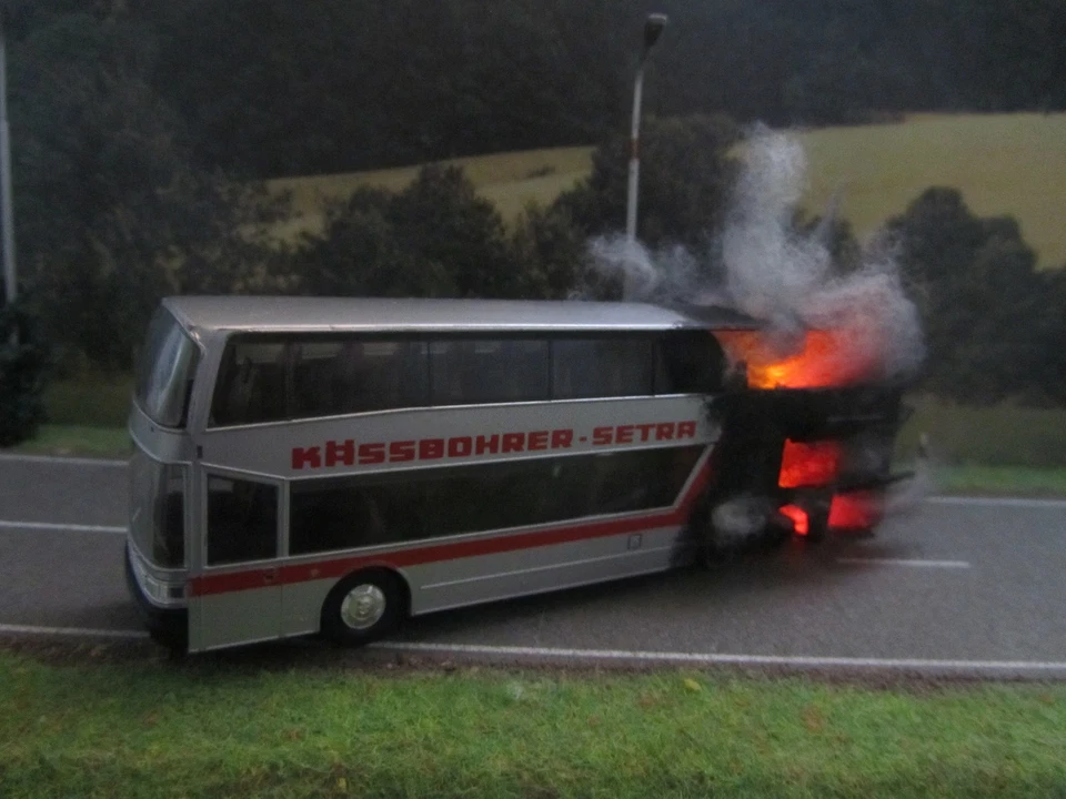 1:87 Setra Reisebus Motorbrand H0 LED 12V-16V Feuer Laser Cut Feuerwehr Polizei - Bild 2 von 4