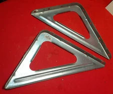 1 SIMPSON STRONG TIE SBV 9"  x 11"  Galvanized STEEL ANGLE, SHELVE BRACKET  01w6