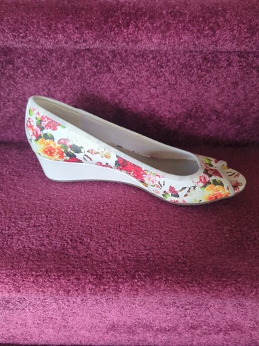 ANNE KLEIN SPORT CAMRYNE Peep Toe Floral Shoes 11 NWT - Picture 4 of 7