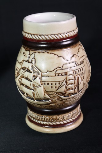 AVON 1982 MINI PIEDRA DE BARCOS ALTOS 4 1/4 PULGADAS DE ALTO - Imagen 2 de 4
