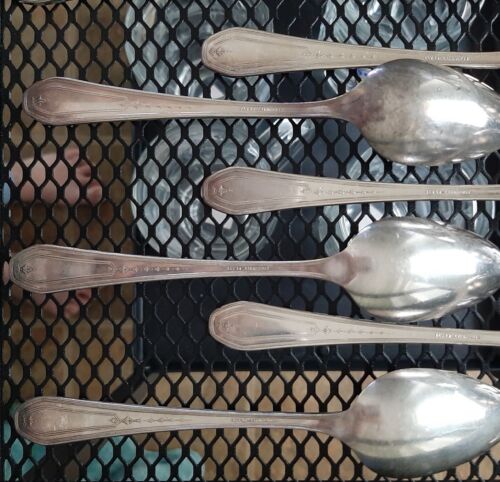 Oneida Community 1926 Hampton Court Pattern Silverplate Flatware Set 21 Pieces - Picture 17 of 20