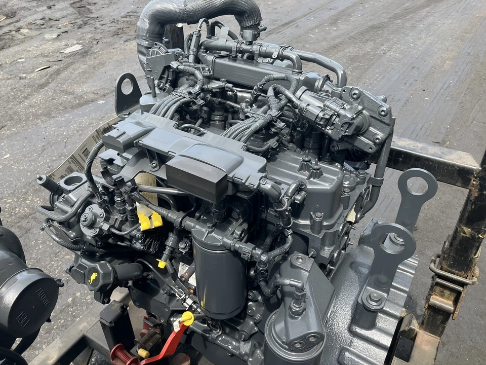 全新保护壳 全新 HOLLAND FPT F5HFL463D 柴油发动机 — 第 4/4 张图片