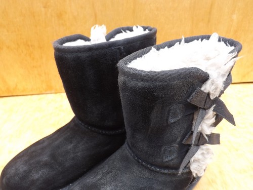 Size 1Y Koolaburra by Uggs Girls Victoria Short Bow Boots Navy Blue - Picture 2 of 8