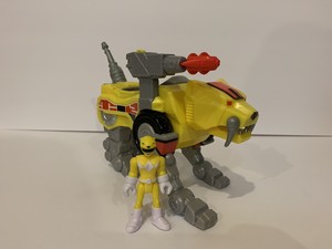 imaginext power rangers yellow ranger and sabertooth zord