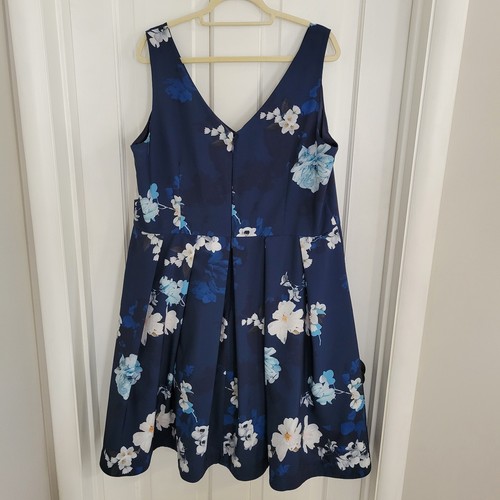 City Chic Womens Floral Dress Size LARGE/20 Tulle Lined Wedding Party V-Neck