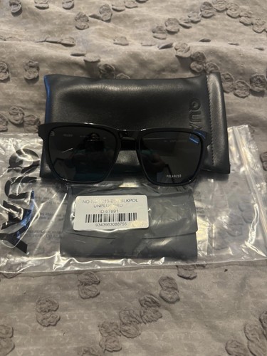 QUAY MEN’S SUNGLASSES UNPLUGGED BLACK/BLACK POLARIZED, NEW