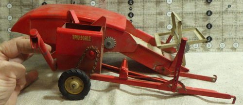 1960 vintage metal Tru scale combine metal pressed steal Toy farm equipment 1/16 - Picture 2 of 13
