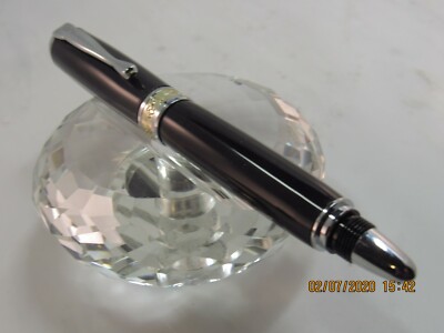 GORGEOUS HIGH QUALITY HEAVY HANDMADE ROLLER BALL PEN IN BLACK SHINY RESIN W/HORI