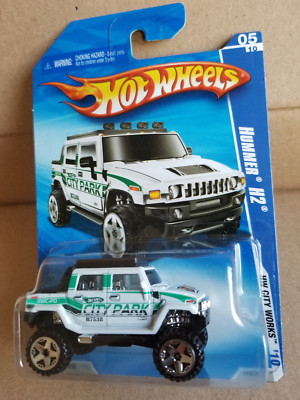 2010 Hot Wheels HUMMER H2 White 113/240 GREAT CARD City Works TOYS