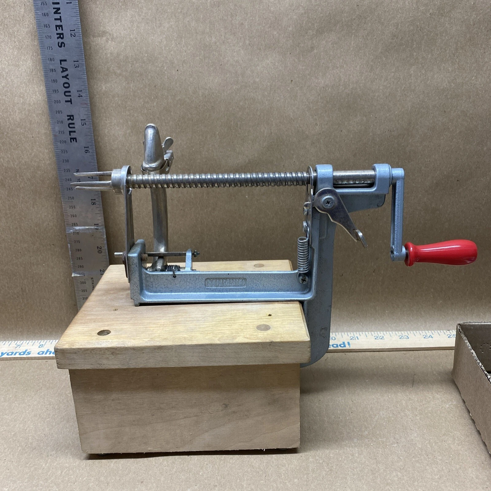 The Pampered Chef Apple Peeler Corer Slicer With Wooden Stand Hand Crank Manual
Opens in a new windo