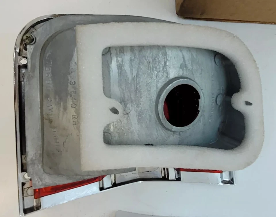 Conjunto de lámpara trasera derecha Plymouth Belvedere 1968 camioneta satélite 2853536 nuevo en stock Foto 2 de 4