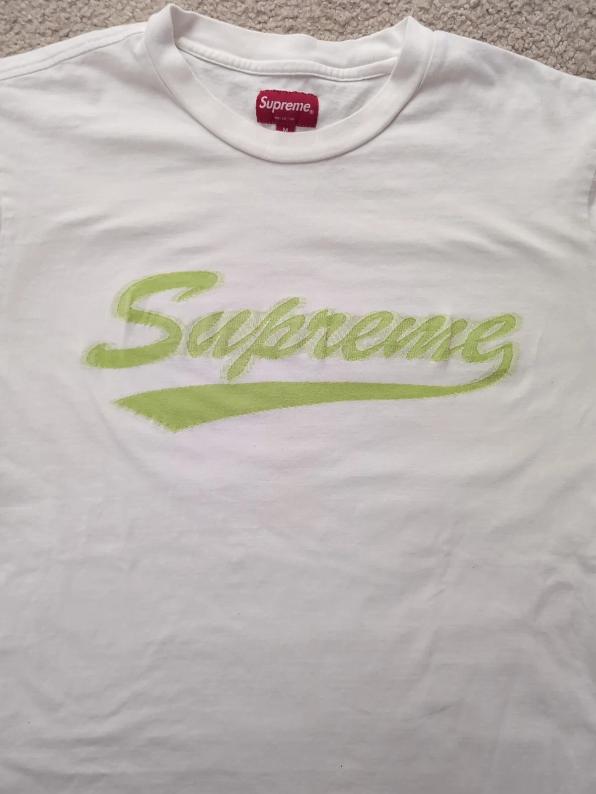 T SHIRT SUPREME SS21. EUC. Blanc taille moyenne