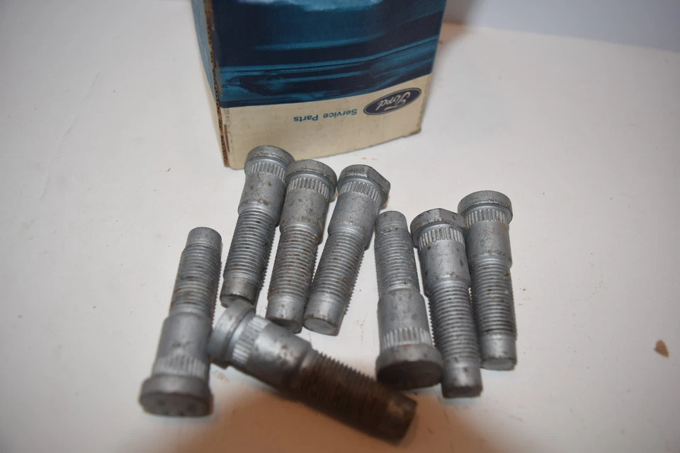 8x NOS Tacos de rueda Ford F1VY-1107-A - C100 Foto 2 de 2