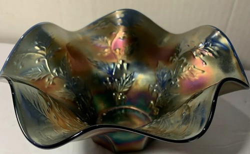 ANTIGUO PLATO DE CARAMELO FENTON BLACKBERRY VINE CARNAVAL VIDRIO COBALTO CON VOLANTES 6 1/4" - Imagen 4 de 12