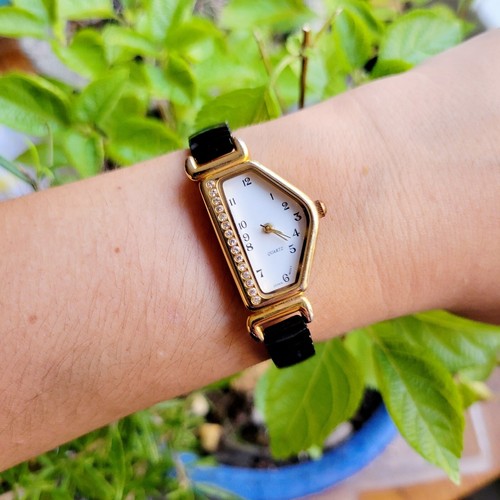 Vintage Black & Gold Geometric Quartz Classic Womens Womans Stretch Watch - Picture 4 of 7