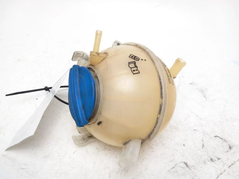 Volkswagen Passat 2012-2020 depósito de refrigerante Foto 2 de 4