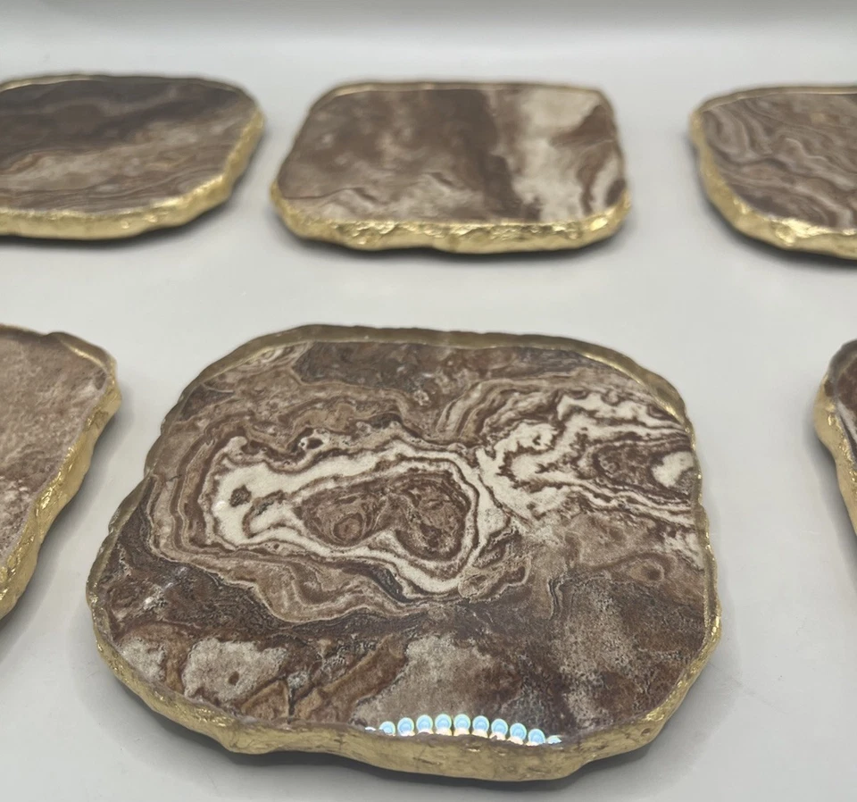 Zodax Juego de 6 posavasos cuadrados con borde dorado ágata 4” x 4”. Foto 3 de 4