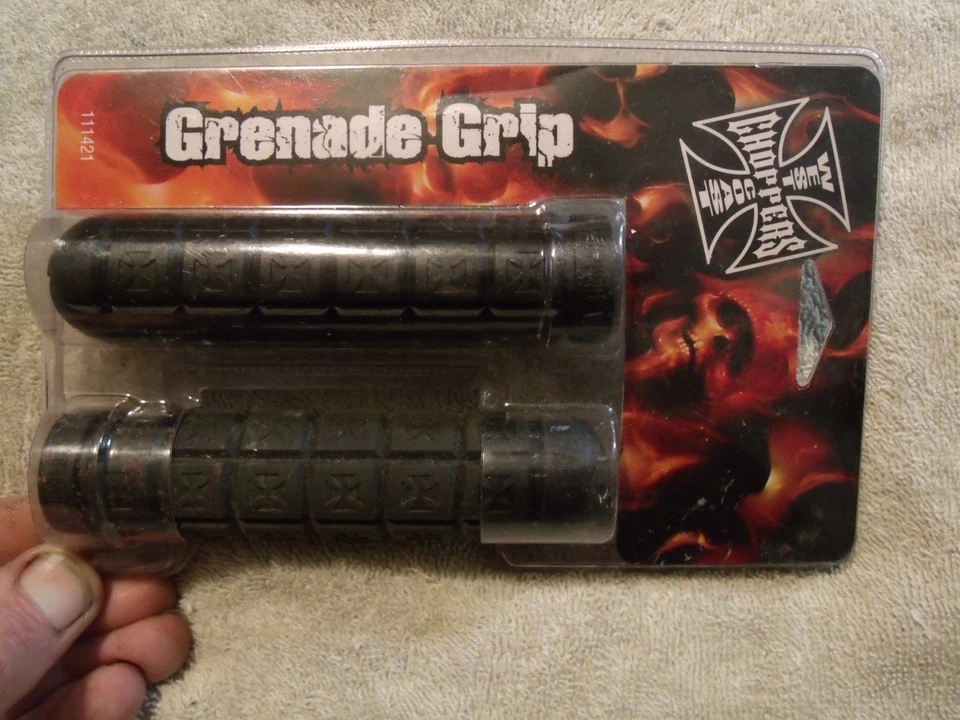 Empuñaduras de granada para manillar de bicicleta West Coast Choppers - Diseño de cruz de hierro vintage Foto 2 de 4