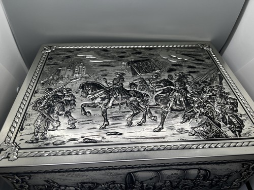 Vintage Rittertruhe Germany Embossed Tin Box Hinged Lid Knights Horses 12"x9"x5" - Picture 9 of 10
