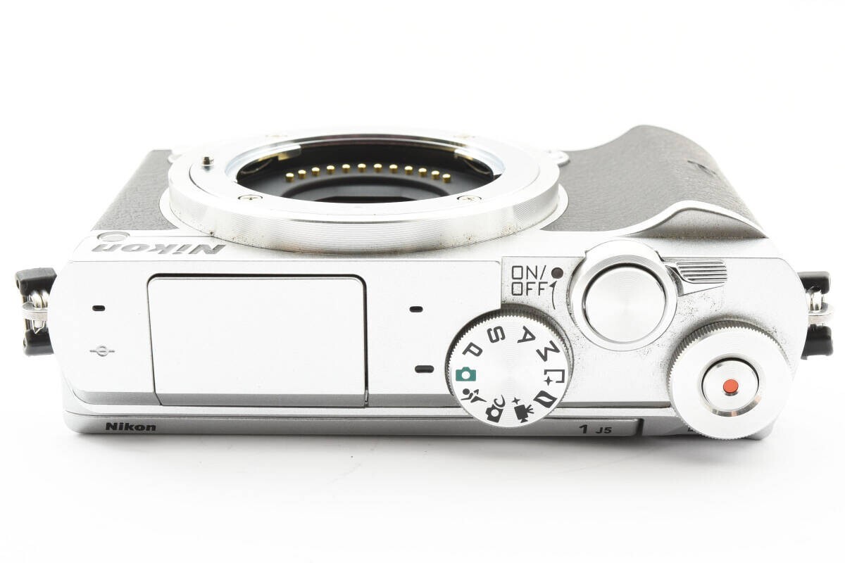 Nikon Nikon1 J5 Silver/VR 10-30mm/ 18.5mm f1.8 body only Nikon Nikon1 J5 Silver/VR 10-30mm/ 18.5mm f1.8 body only