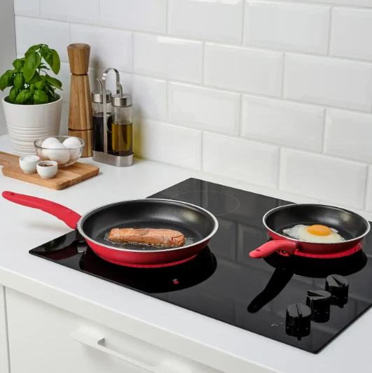 IKEA Set di 2, KAVALKAD Padella Rossa, Alluminio, Rivestita con Teflon(R) Cla... - Immagine 2 di 3