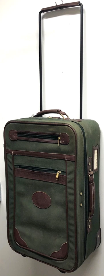 MALETA EQUIPAJE RODANTE ORVIS VINTAGE CLÁSICA VERDE CON RIBETE MARRÓN 22" Foto 4 de 4