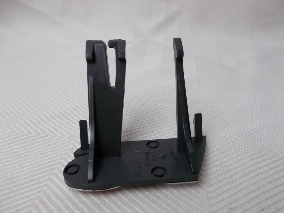 Se adapta a; emblema de parrilla Volkswagen Jetta "V-6" NOS 1J5 853 679 A GQF Foto 4 de 4