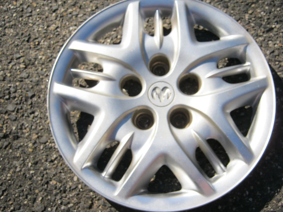 Una fábrica 2001 2002 Chrysler Voyager 15 pulgadas perno en tapacubos cubierta de rueda Foto 3 de 4