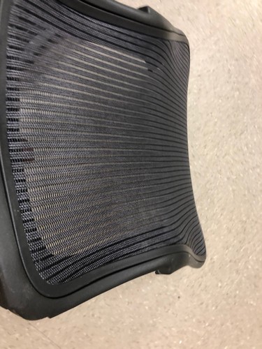 Schienale sedile Herman Miller Aeron usato TAGLIA B con rete viola parti aeron - Foto 10 di 11