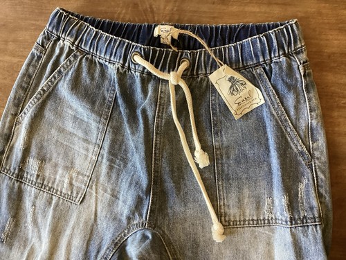 NWT Easel Pull On Mid Rise Artists Distressed Jeans Pants Boutique Womens Medium - Picture 3 of 7