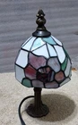 Vtg Tiffany style Mini Table Lamp Stained Glass Floral Shade Metal base 9"