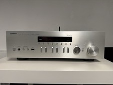 Yamaha R-N402D Netzwerk Receiver, Silber
