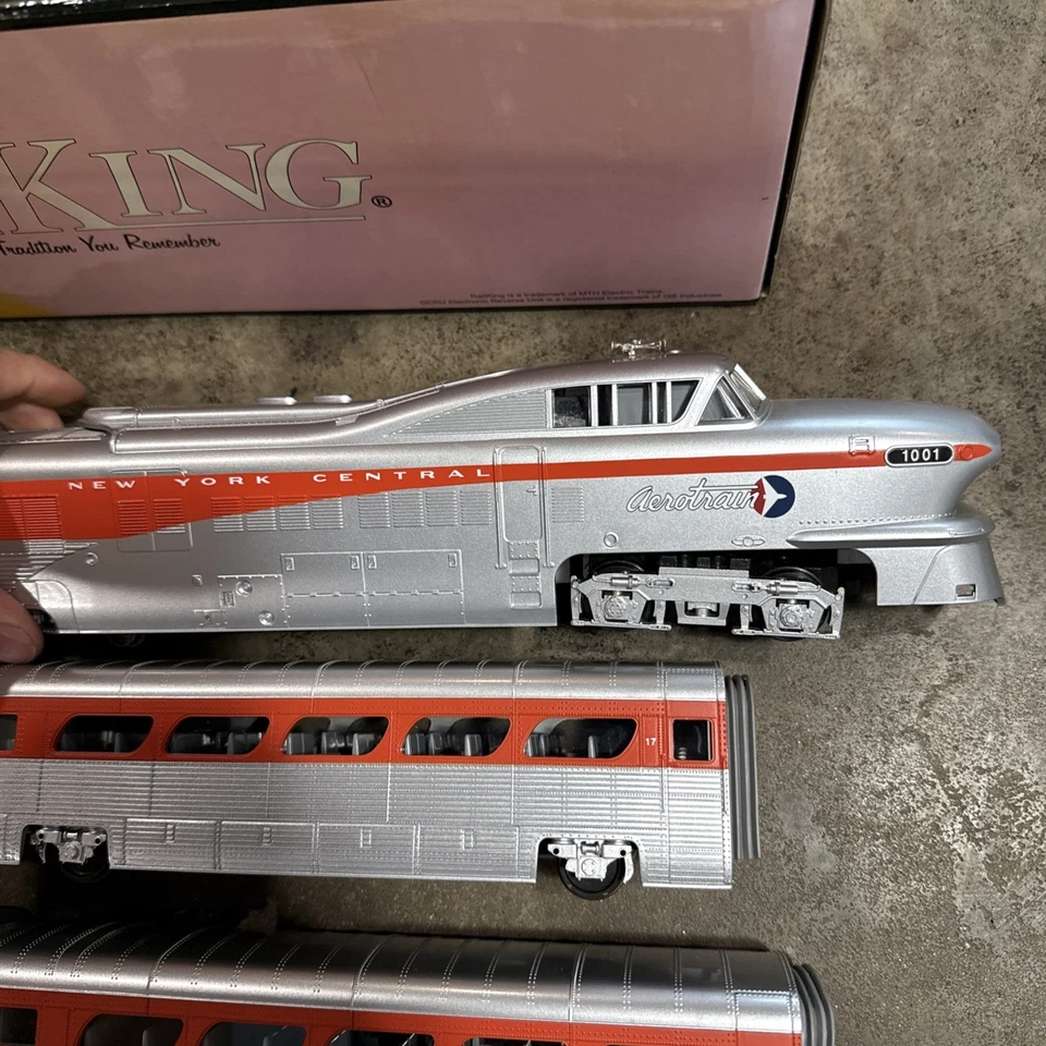 MTH Rail King NYC Aerotrain Diesel Set + Coach Cars O Gauge 30-2282-0 Extra - Image 3 of 4