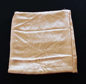 VINTAGE-1940-039-S-DEADSTOCK-PEACH-SILK-SATIN-FABRIC-4-YDS-X-40-034-W