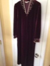 DIAMOND TEA NEIMAN MARCUS RED VELOUR ZIP Front BATHROBE SIZE S