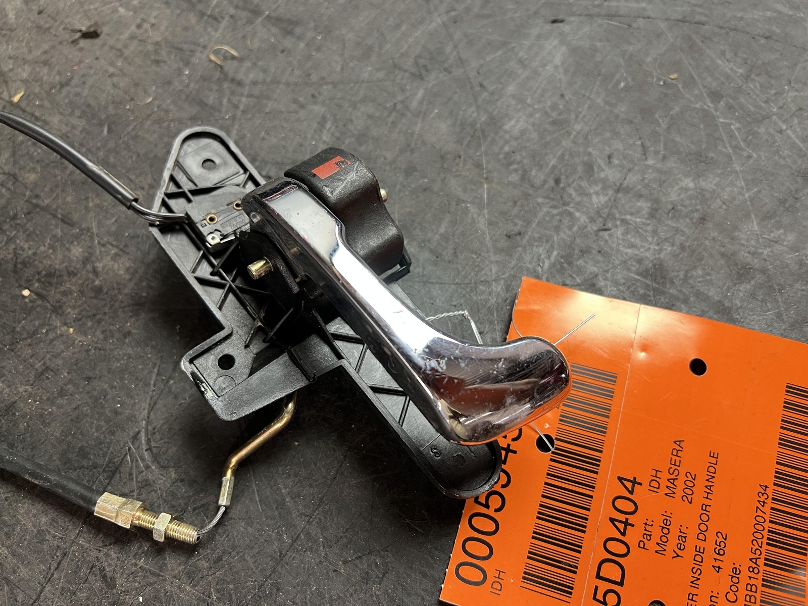 02-06 MASERATI SPYDER DRIVER LEFT LH INNER INSIDE DOOR HANDLE