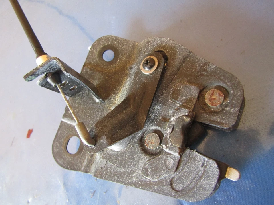 🐼2017-2019 Mazda 6MK3 Sport LH Pestillo de asiento plegable para conductor P/N RU25HG175 Foto 4 de 4