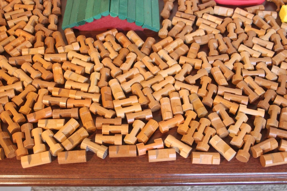 Lincoln Logs HUGE Lot 484 Pieces Vintage Roofs Windows TONS of Different Pieces - Image 3 of 4